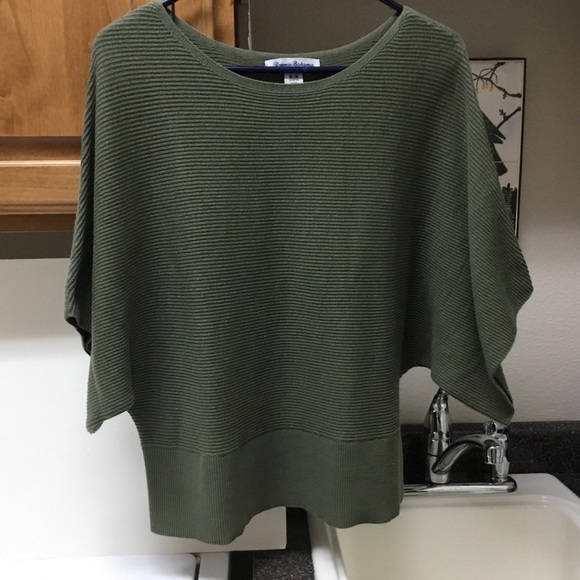 Tommy Bahama green Bonita Dolman Sleeve Pullover / EUC - Picture 2 of 10